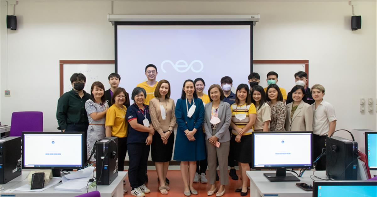 รองคณบดีฝ่ายกิจการพิเศษ คณะศิลปศาสตร์ เป็นวิทยากร อบรมการพัฒนาภาษาอังกฤษสำหรับบุคลากรกองบริการการศึกษา